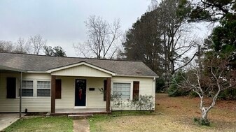 519 Welch St in Philadelphia, MS - Building Photo