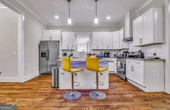 1013 Peeples St SW in Atlanta, GA - Foto de edificio - Building Photo