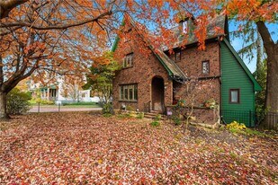 901 S Trenton Ave in Pittsburgh, PA - Building Photo