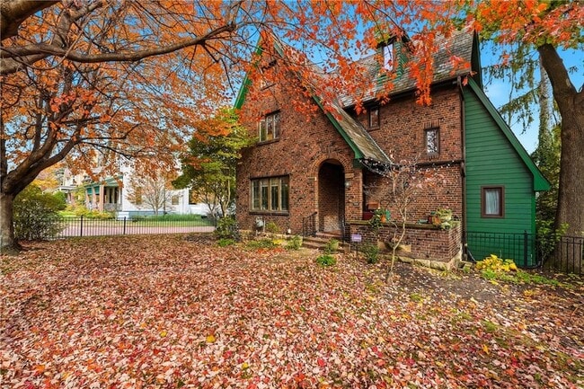 property at 901 S Trenton Ave