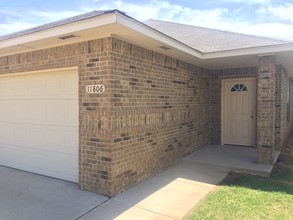 Duplex Portfolio in Yukon, OK - Building Photo - Building Photo