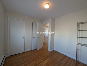 122 Dustin St in Boston, MA - Foto de edificio - Building Photo