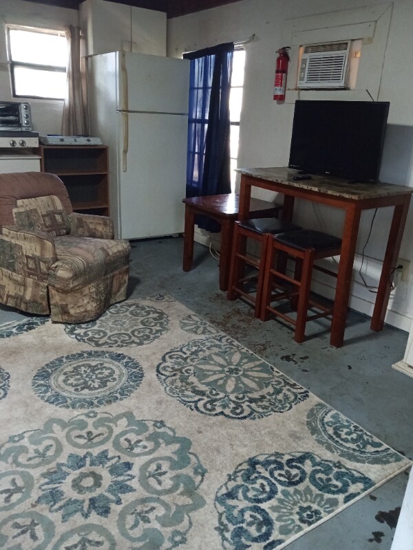 14035 W River Rd-Unit -Cabin B in Inglis, FL - Building Photo - Building Photo