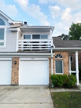 1077 Courtland Dr in Buffalo Grove, IL - Building Photo - Building Photo