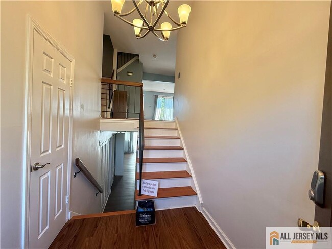 2905 N Oaks Blvd in North Brunswick, NJ - Building Photo - Building Photo