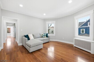 16 Munn St in Montclair, NJ - Building Photo - Building Photo