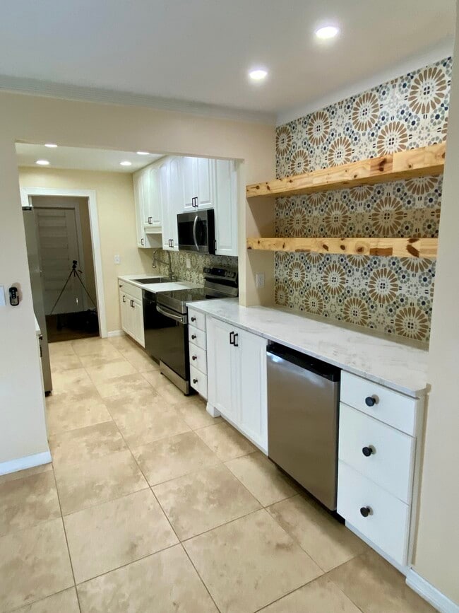 property at 6248 Gretna Green Ct N