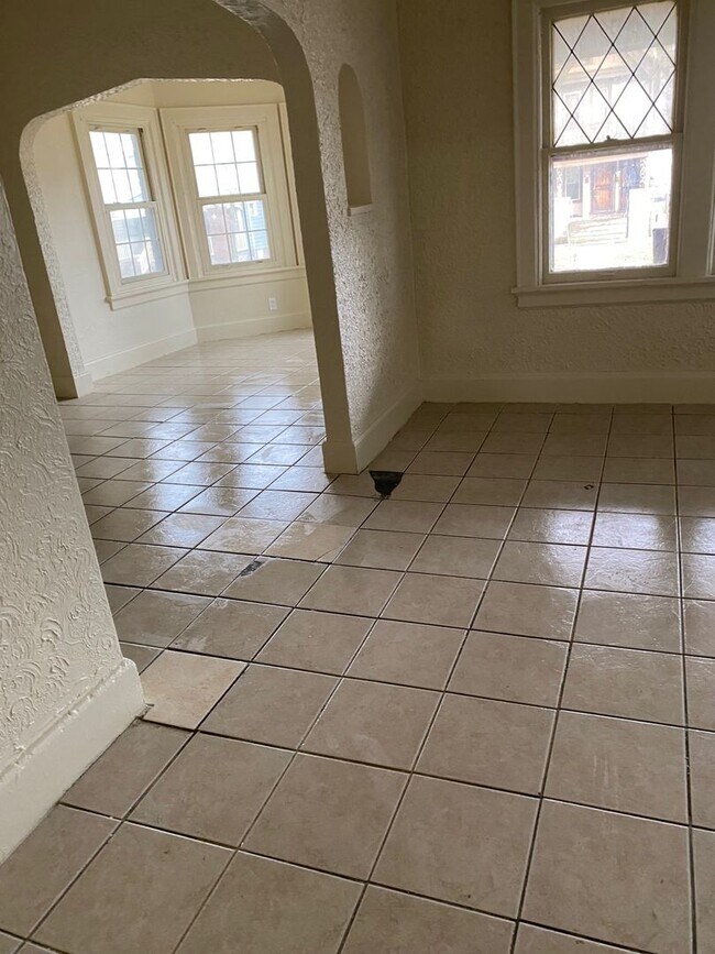property at 2825 N 24th Pl