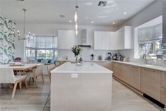 687 9th Ave S in Naples, FL - Building Photo - Building Photo