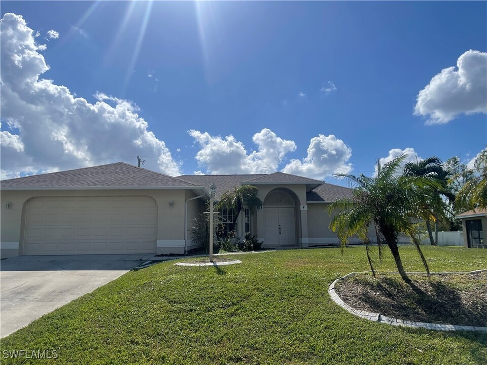 1310 SW 10th St in Cape Coral, FL - Building Photo