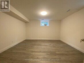 1052 Elgin St in Newmarket, ON - Building Photo - Building Photo