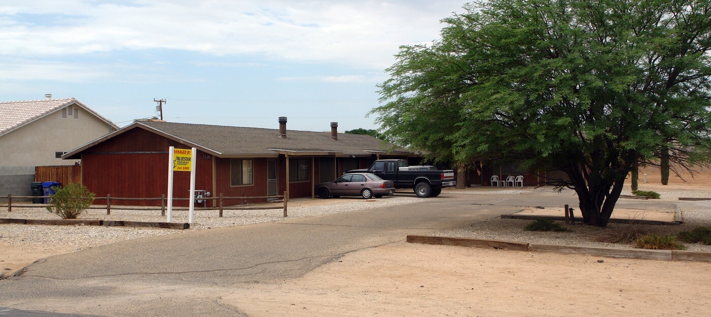 13116 Mohawk Rd in Apple Valley, CA - Foto de edificio