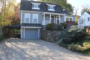 71 Benjamin St in Greenwich, CT - Building Photo