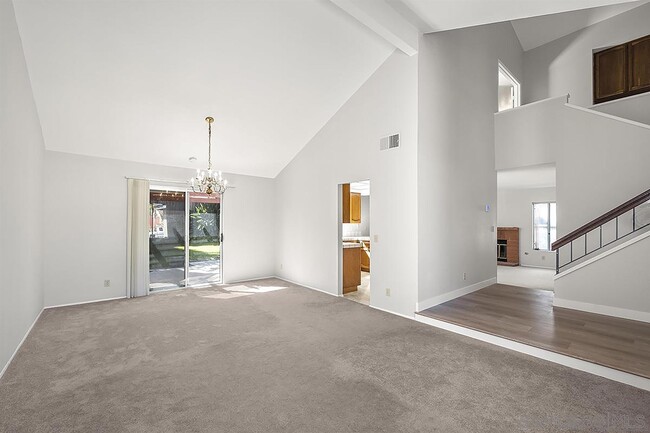 9075 Westvale Rd in San Diego, CA - Foto de edificio - Building Photo