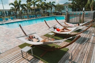 Inlet Bay at Gateway in St. Petersburg, FL - Foto de edificio - Building Photo