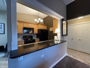 551 Leah Ln in Woodstock, IL - Foto de edificio - Building Photo