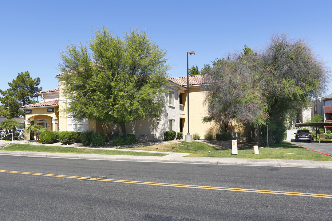 Furnished Studio - Mesa in Mesa, AZ - Foto de edificio