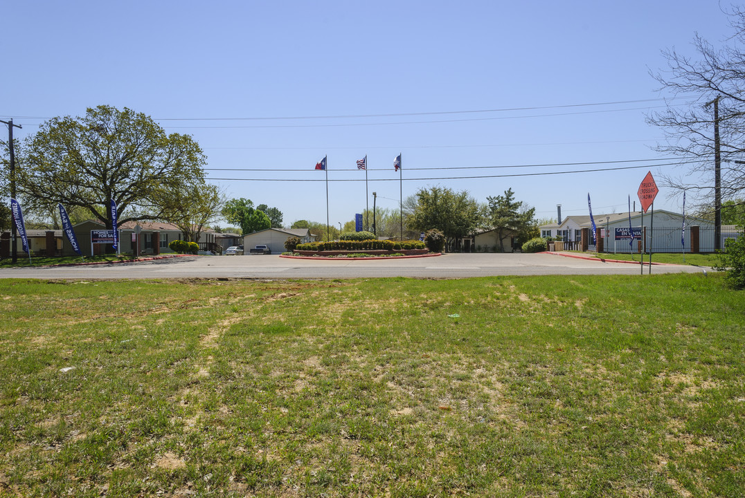 Shady Grove Ranch in Grand Prairie, TX - Building Photo