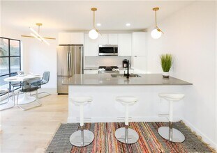 400 E 30th St in Austin, TX - Foto de edificio - Building Photo