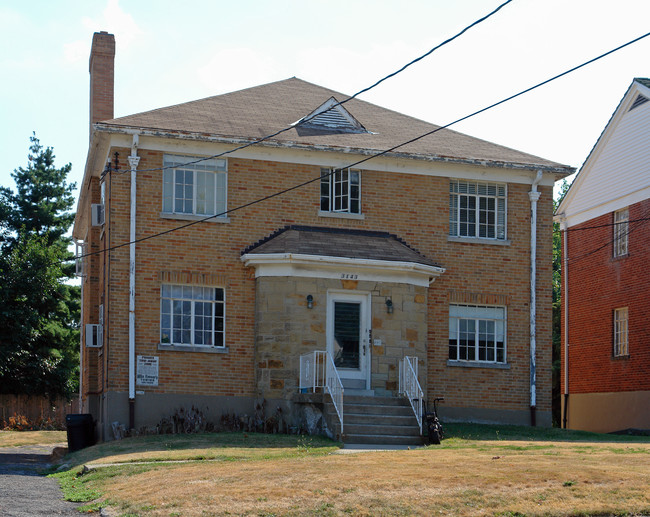 3143 Mozart Ave in Cincinnati, OH - Foto de edificio - Building Photo