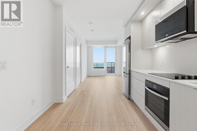 60 Central Park Roadway in Toronto, ON - Building Photo - Building Photo