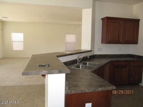 41393 W Capistrano Dr in Maricopa, AZ - Building Photo - Building Photo