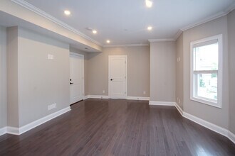 43 Cypress St, Unit 2 in Watertown, MA - Foto de edificio - Building Photo