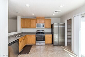 8200 Calico Wind St in Las Vegas, NV - Building Photo - Building Photo