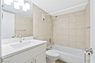 1508 Mainsail Dr in Naples, FL - Foto de edificio - Building Photo