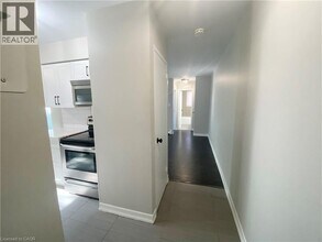 163 Chandler Dr in Kitchener, ON - Building Photo - Building Photo
