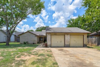 1802 Rawhide Dr-Unit -B in Round Rock, TX - Building Photo - Building Photo