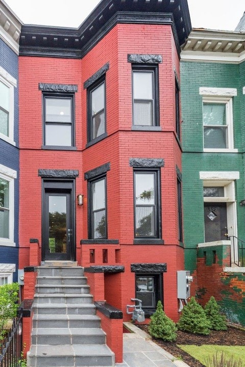 1211 F St NE in Washington, DC - Foto de edificio