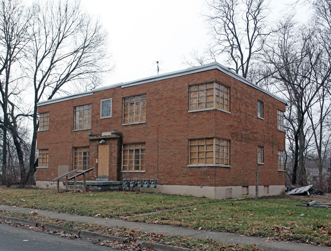 935 Wawona Rd in Dayton, OH - Foto de edificio - Building Photo