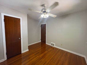 1055 Whittier Ave in Akron, OH - Building Photo - Building Photo
