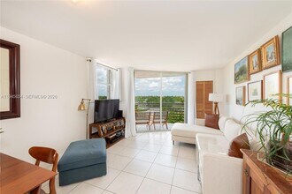 2400 SW 3rd Ave, Unit 703 in Miami, FL - Building Photo - Building Photo