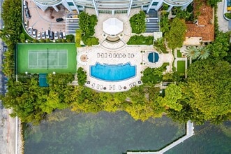 1643 Brickell Ave in Miami, FL - Foto de edificio - Building Photo