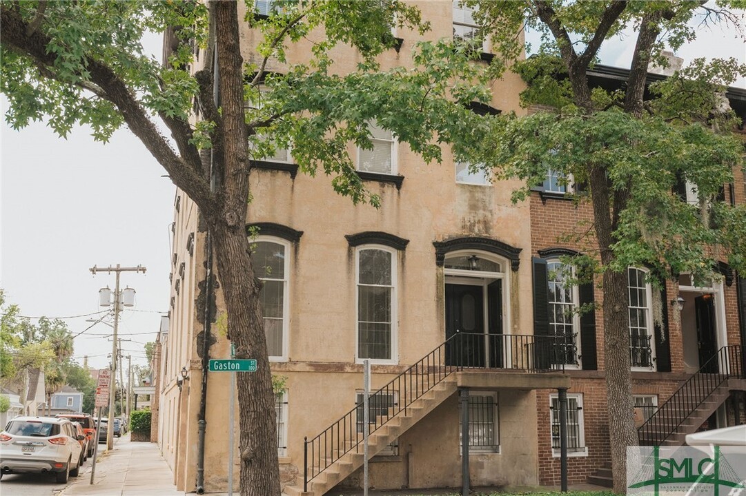 113 W Gaston St in Savannah, GA - Foto de edificio