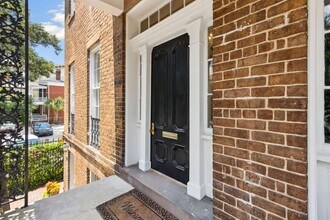 222 E Huntingdon St in Savannah, GA - Building Photo - Building Photo