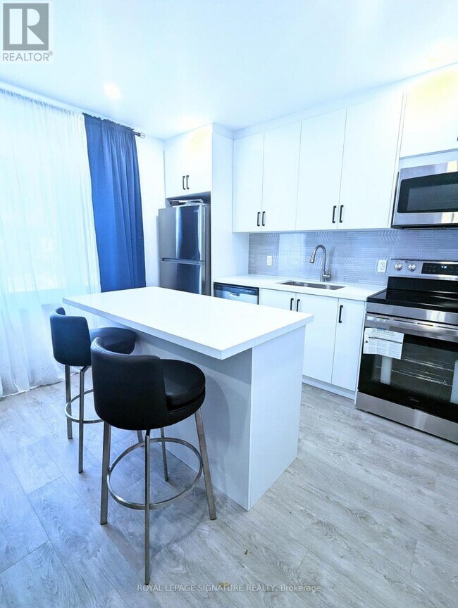 28 Leduc Dr in Toronto, ON - Building Photo - Building Photo