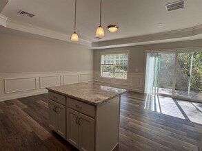 74 Rockingham Rd in Derry, NH - Foto de edificio - Building Photo