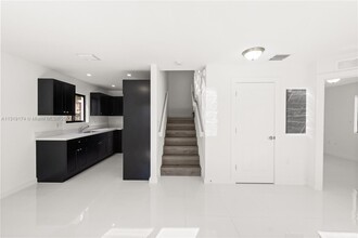 2243 NW 50th St in Miami, FL - Building Photo - Building Photo