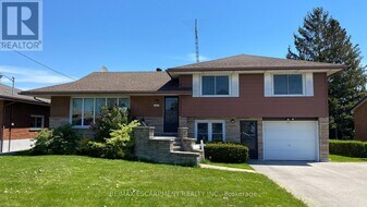 300 Knoll St in Port Colborne, ON - Building Photo