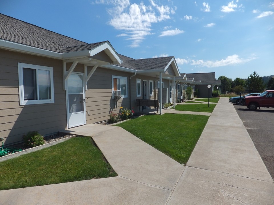 Mallard Heights Apartments in Elgin, OR - Foto de edificio