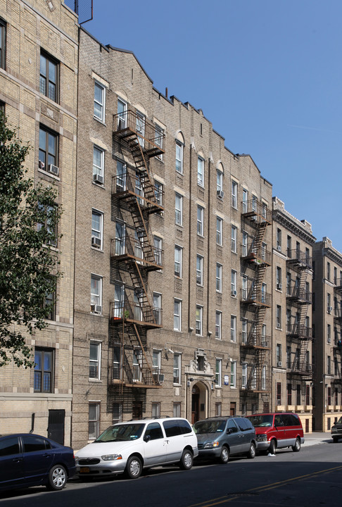 2335 Valentine Ave in Bronx, NY - Foto de edificio