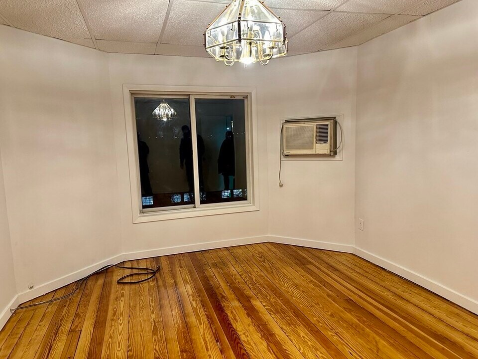216 Bremen St in Boston, MA - Building Photo