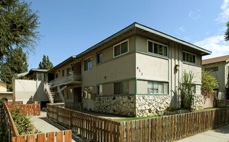 613 W Bellevue Dr in Anaheim, CA - Building Photo