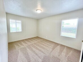 1714-1716 Madrone Ave in West Sacramento, CA - Building Photo - Building Photo