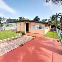 1830 NE 175th St in North Miami Beach, FL - Building Photo - Building Photo