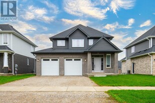 57 Acorn Trail in St Thomas, ON - Building Photo