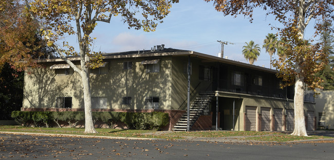 2207 K St in Merced, CA - Foto de edificio - Building Photo